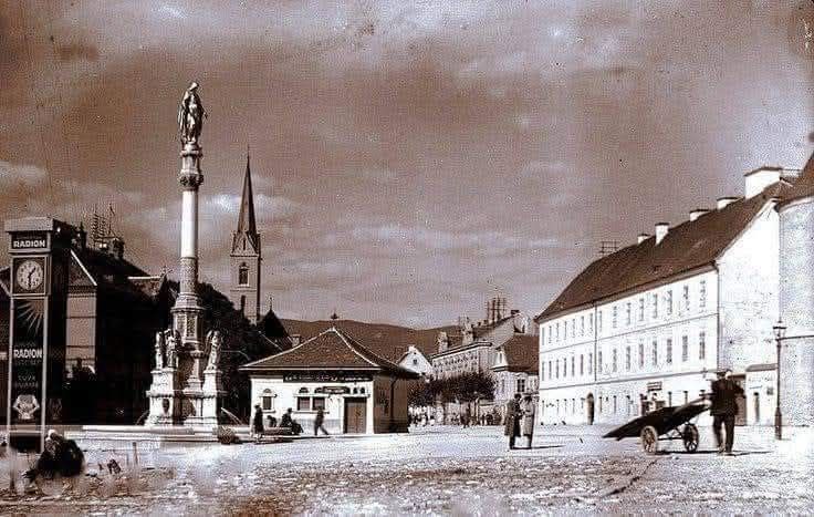 Kaptolski trg, ribarnica 1930. godine. Ribarnica je vjerojatno izgrađena 1920. godine